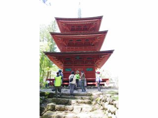 源実朝を弔う三重塔