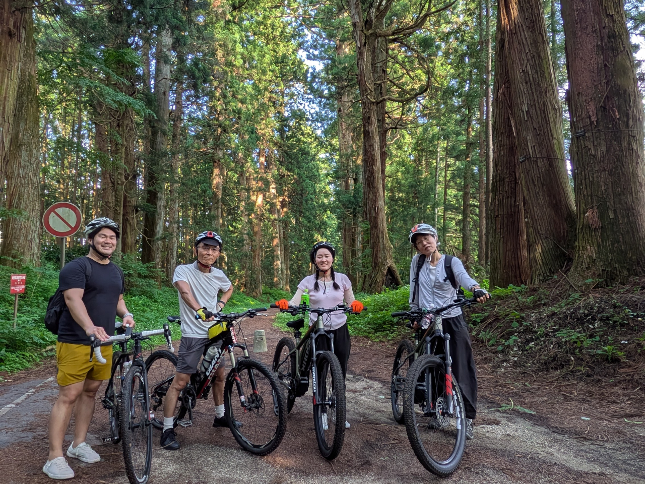 ʎjՁEʓVRLO̓؂𑖂