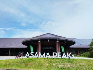 【ASAMA PEAKs】の看板が目印!