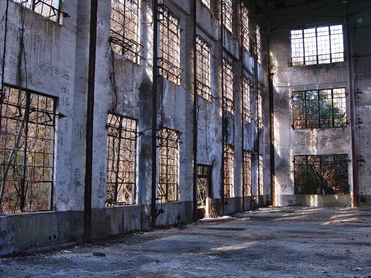 発電所跡 戦争遺構として存在感のある施設。ノスタルジーと歴史も感じてみてください。