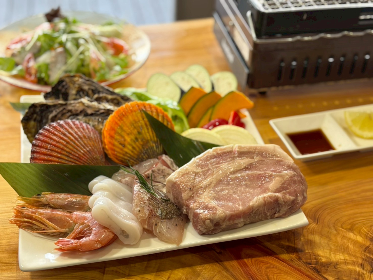 �a�a�p�R�[�X�i�ʐ^��2�l�O�j�ʂ�L���Ȓn��H�ނ��y���߂܂��B�ڂ������������B