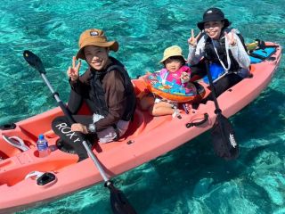 3歳からOK、お子様も一緒にカヤックで海を楽しもう♪(小さなお子様連れの方は貸切ツアーを推奨しております)
