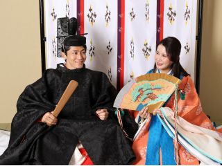 和(なごみ)という色味の十二単と束帯のペア体験です。