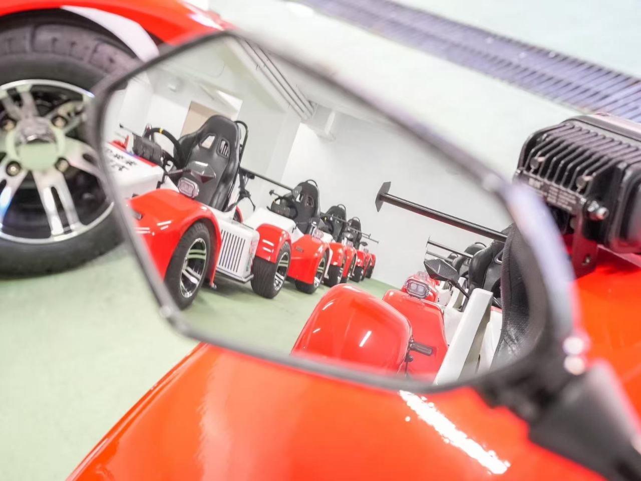 バックミラーも搭載しております♪