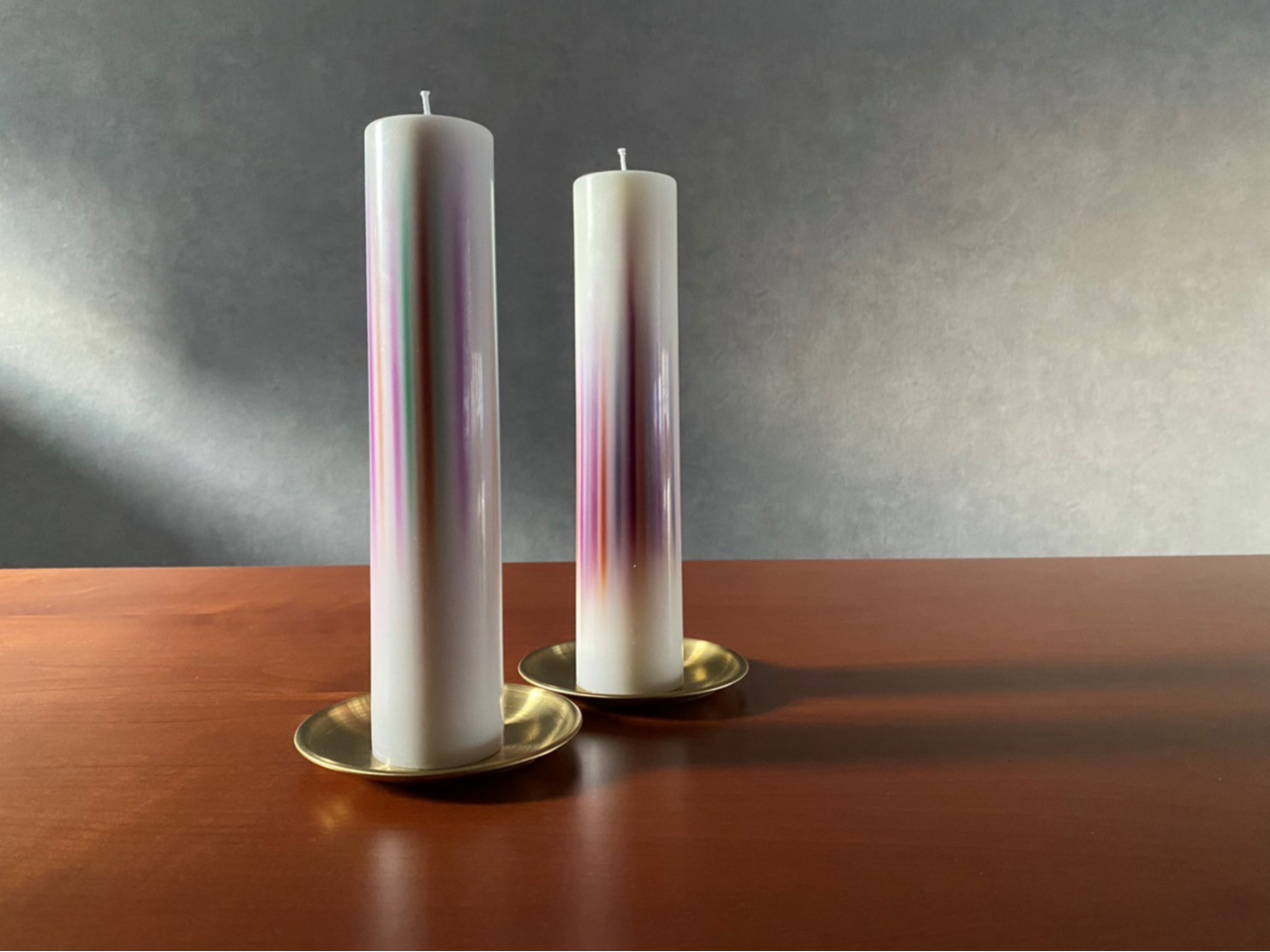 【B】オーロラ  線状に伸びていくオーロラ模様のグラデーションキャンドルです。どのようにして模様をだしていくのかとワクワクしながら制作していただけます。