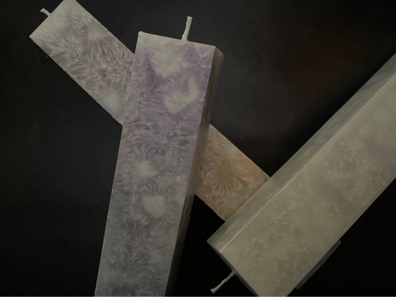 【C】シャイニー  キラキラとした模様を生かしてグラデーションキャンドルを制作していきます。蝋を流すタイミングなど、集中していただく工程の多いキャンドルです。