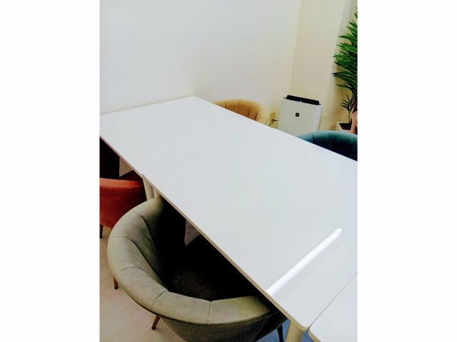 最大6名まで同時にご予約可能です♪講師スタッフとの距離が近いので、いつでもご質問・お声がけくださいね♪