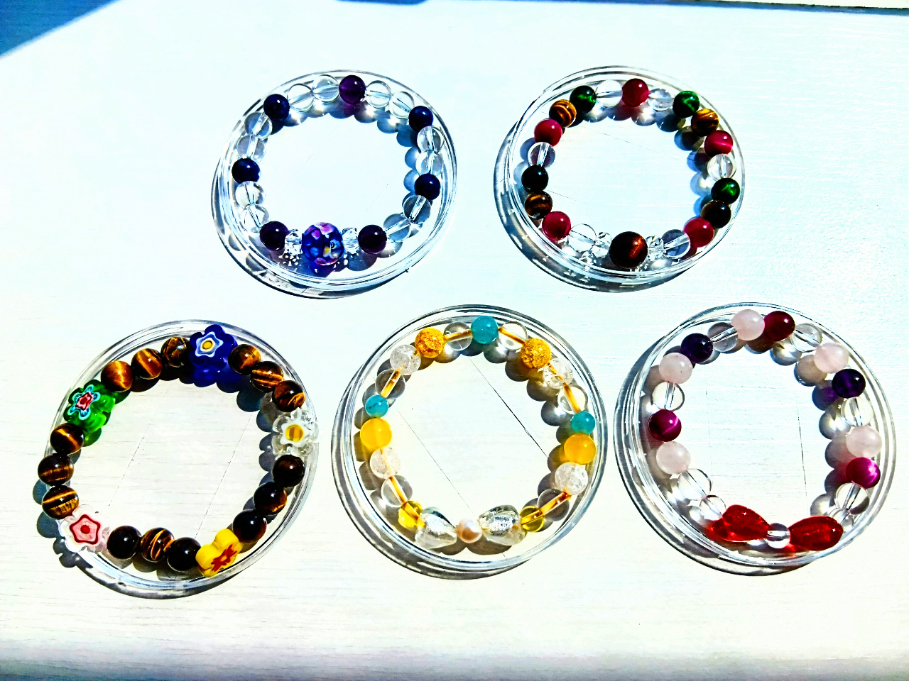 お好きなパワーストーンとガラスビーズを組み合わせてオリジナルのブレスレットを♪