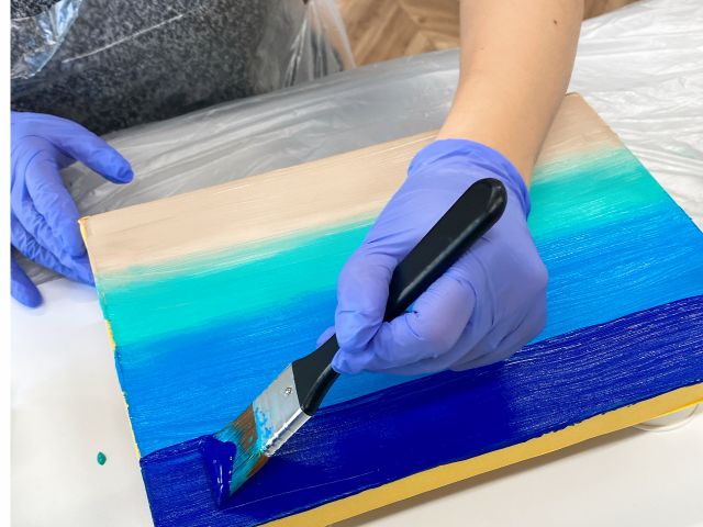 簡易ビニールエプロン、手袋、マスク、ヘアゴムなども無料でご用意しております!手ぶらで参加OK!