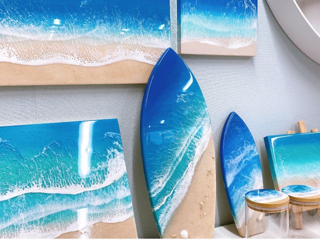 海のイメージで描きます。初心者大歓迎!!少人数制なので、安心して体験していただけます♪ (写真は店内の風景となります)