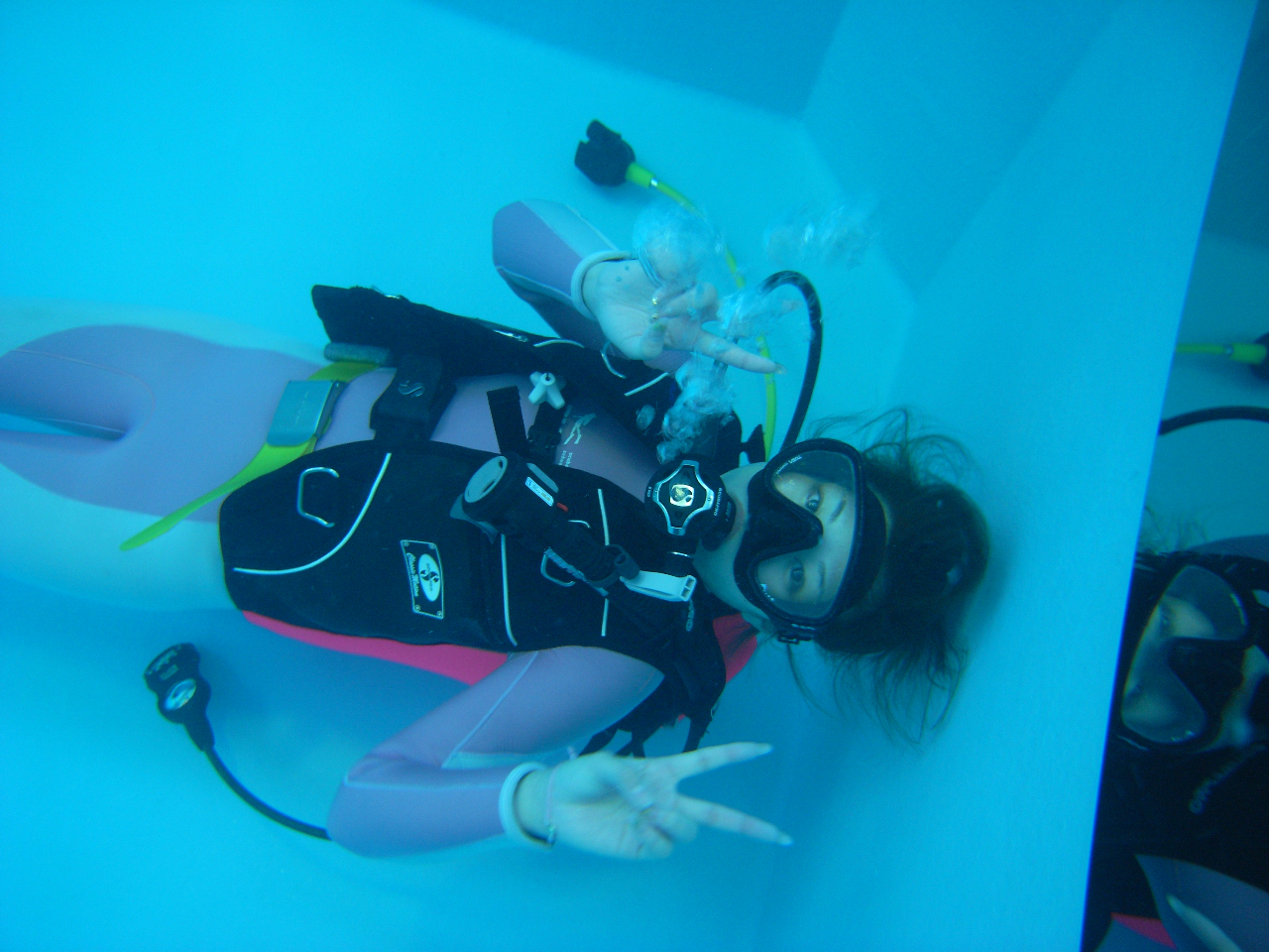 約7割の方がお1人で体験ダイビングにお申込みされておられます。お1人様から4名様までの少人数制です