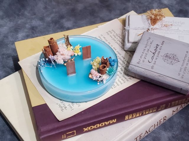 木の芯なので灯した時に焚き火のようなパチパチと音がなるのが特徴!