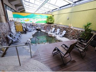 露天風呂外気浴スペース(山の湯)