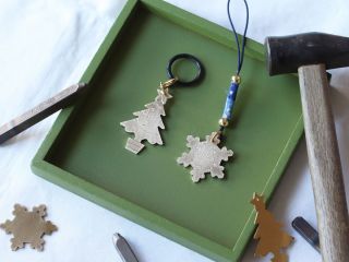 12月限定のチャームデザインが登場!クリスマスツリーを飾るかのようなデザインや、雪の結晶に自分の名前など入れてみてはいかがでしょうか♪