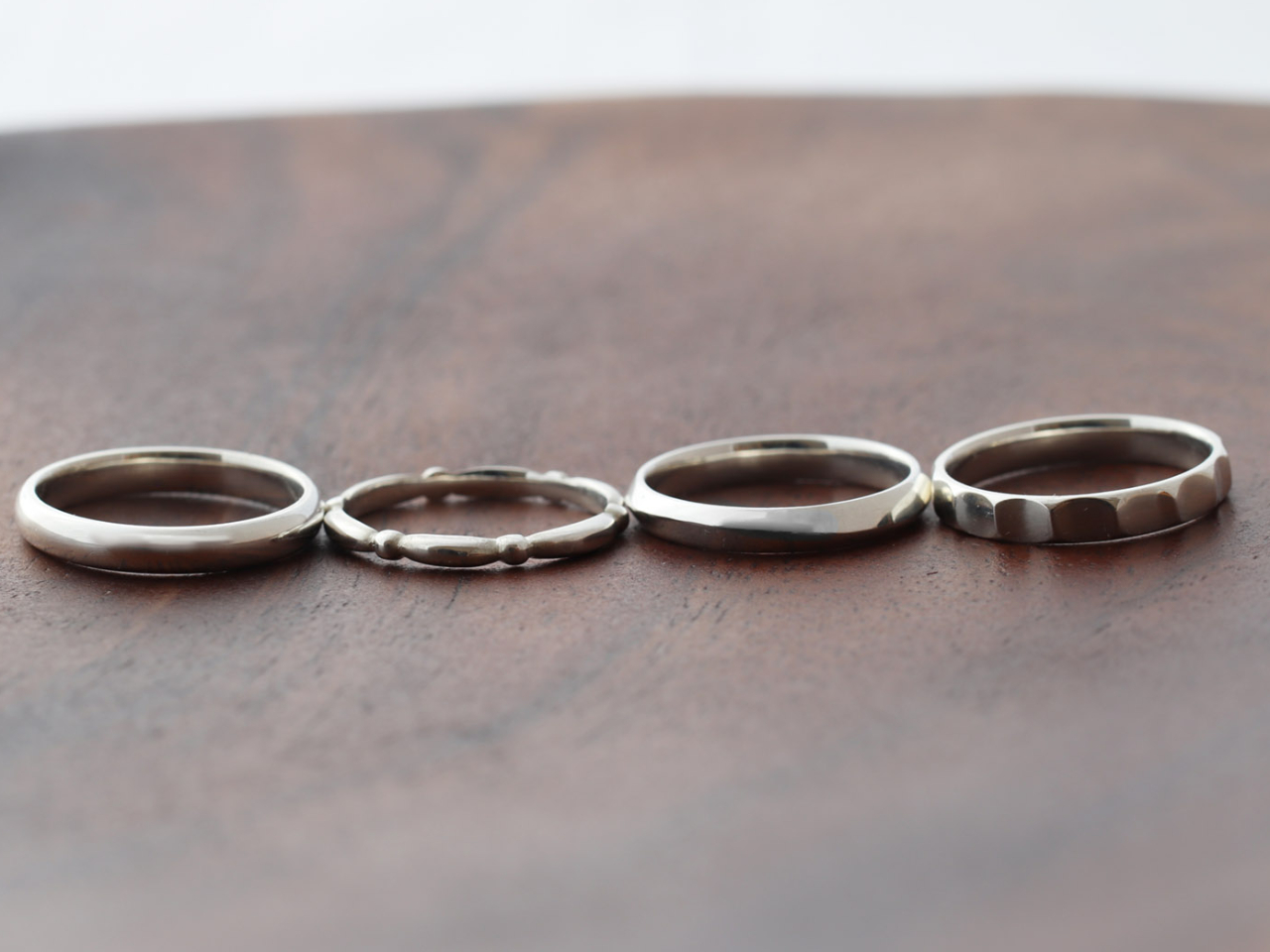 �x�[�X�ƂȂ�f�U�C������I��Ő��삵�܂��B�@�V���v���Ȃ��̂���A���炵���f�U�C���A�E�F�[�u���������̂���f�U�C���A���ʂ��������̂܂ō�邱�Ƃ��ł��܂��B