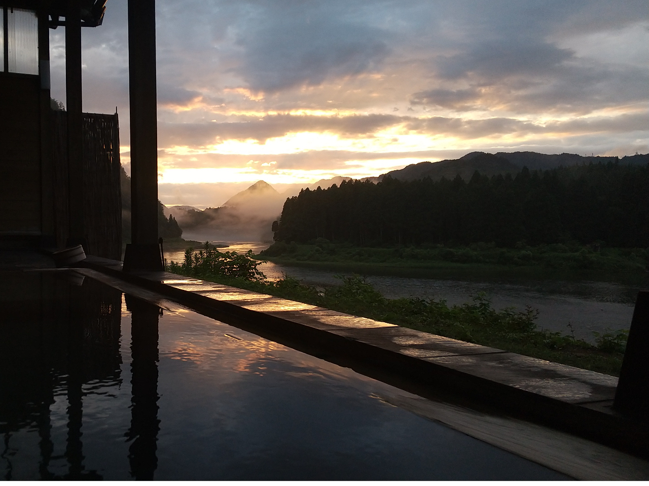 日帰り温泉 極上の景観に包まれ、済んだ空と上質な温泉をお楽しみください【新潟県東...