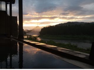 深々と降り積もる雪、よりゆったりとした時間を感じることができます。