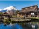 富士山を望む忍野八海