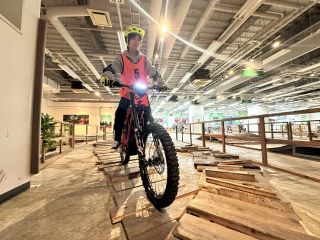 中級コース 木道 デコボコしているのでサスペンションをフル活用!!