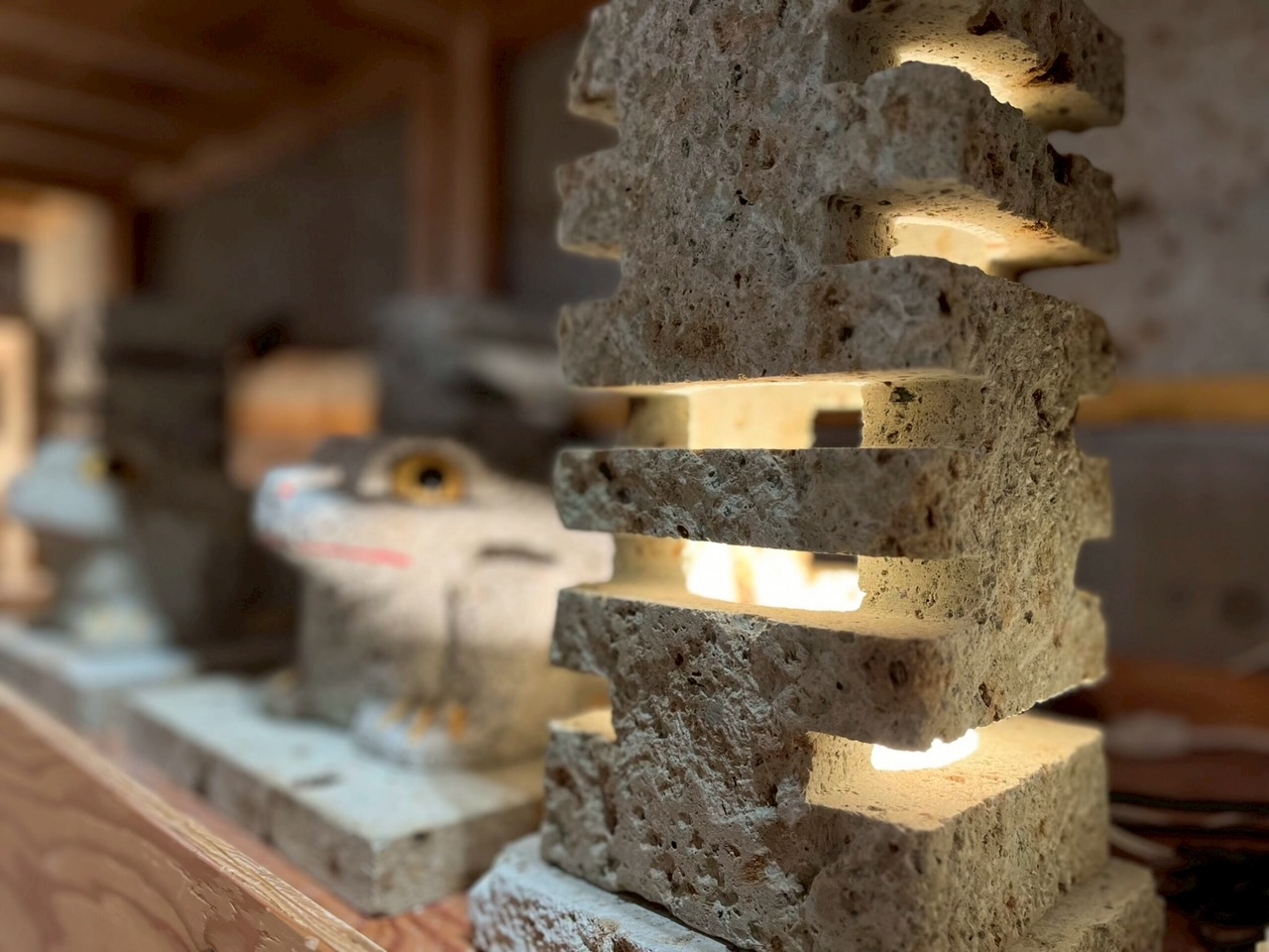 大谷石の工芸品の販売もしております。お気軽にお立ち寄りくださいませ♪