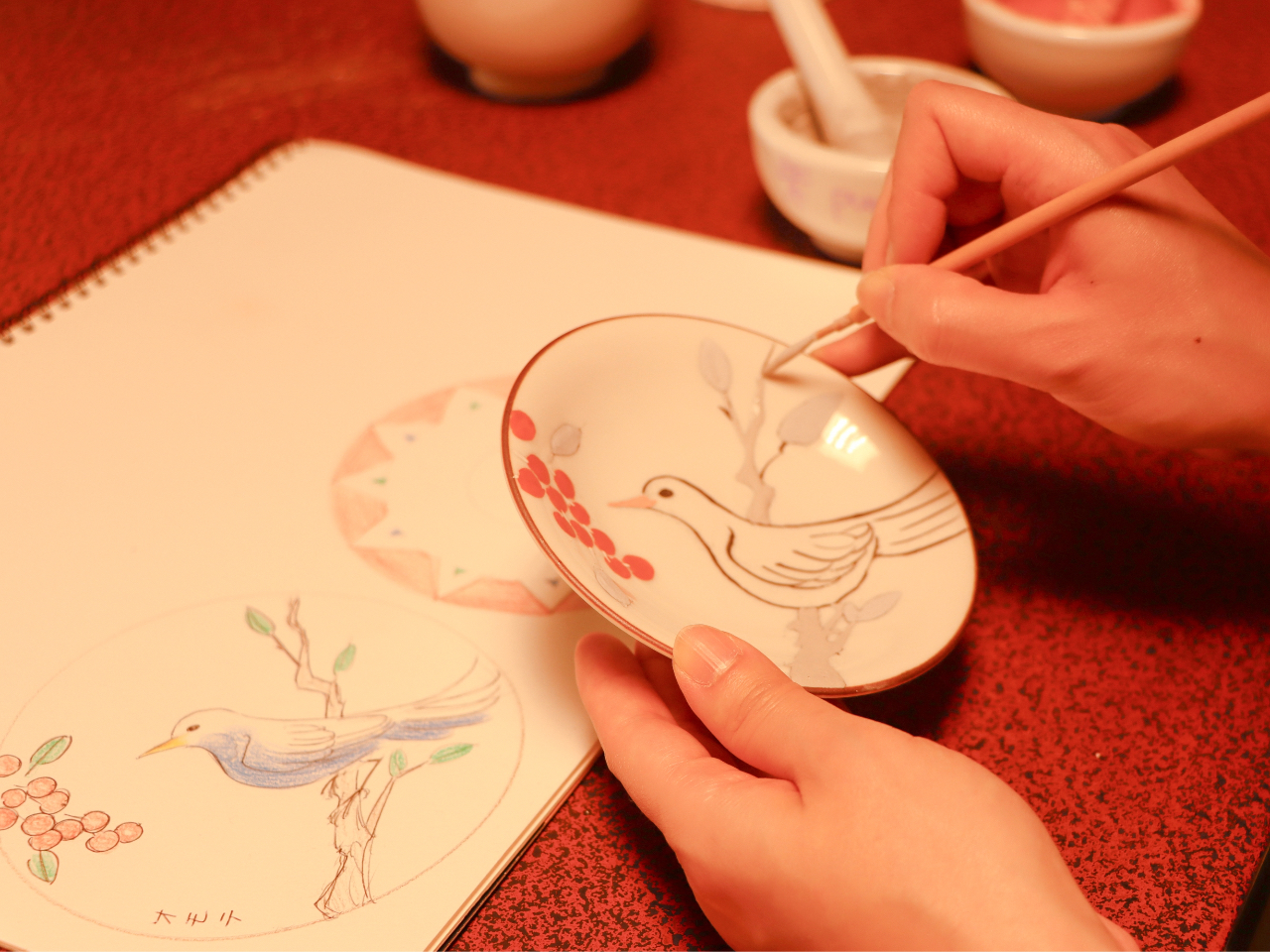 石川県の伝統工芸品 九谷焼の絵付け体験&カフェドリンクサービス