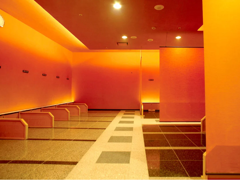 岩盤房/ゲルマニウム鉱石はミネラル成分に優れるだけでなく、体を温めて発汗作用を促します。麦飯石は、遠赤外線・マイナスイオンがあり。