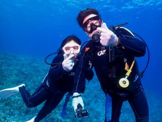 はじめての体験ダイビングは透明度が良く、ストレスを感じにくい慶良間ブルーで!