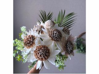 sola flower ソラフラワーは東南アジア原産のソラの木の皮から作られる自然素材の花です。環境に優しいサステナブルな素材として注目されています。