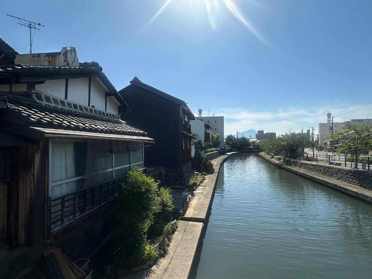 ĎqOẍꕔ́AΐƂČ݂cĂ܂BĎq鉺̗jƋɂē܂B