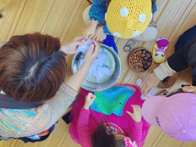 天然素材の染め物は環境にも優しく不思議がいっぱい!親子で自然に触れる経験をしませんか?