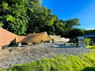 Aサイト9m(縦)×12m(横) 一番広く高台にあるサイトです。複数のテントを張ることができます!サイト内にあるピザ窯・BBQグリルはご自由にご利用ください♪