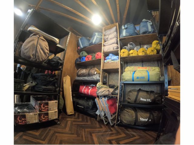 【管理棟】テントは先着順で5種類からお選びいただけます♪初心者の方が組み立てやすいオーソドックスなテントをご用意しています。