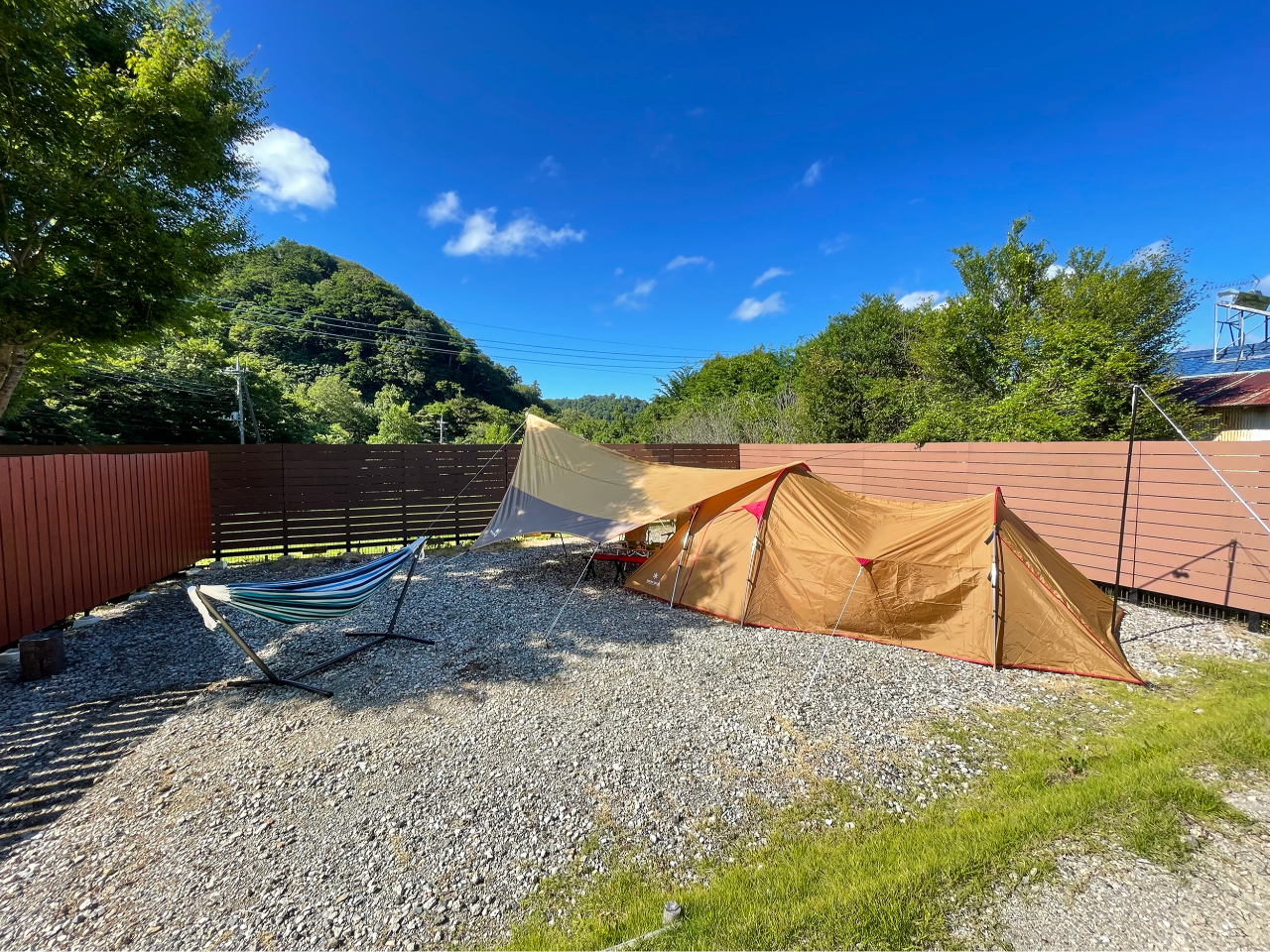 Cサイト9m(縦)×9m(横) ベーシックなサイトながらも、季節問わず日当たりのよいサイト。サイト自体に高さがないため、お子様連れの方でも安心です♪