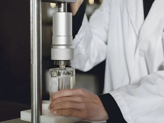 世界に一つだけの香りをつくる体験をしてみませんか?