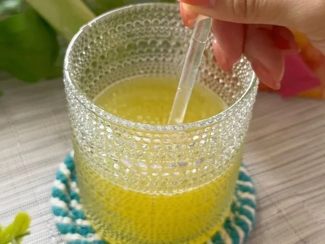 カウンセリング時にビネガードリンクをお飲み頂きルルオンで汗をかくことにより失われる水分を補っておきます。