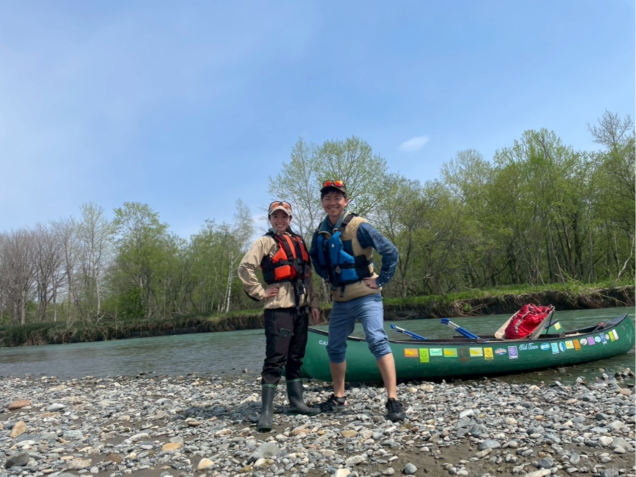 新婚旅行の記念にいかがでしょうか・・・?絶対に忘れない想い出になると思います!  いい意味でね。喧嘩なんかないでしょう・・・それはそれで・・汗