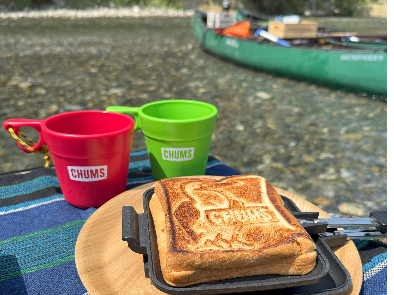 軽食のホットサンド中身は・・もちろん北海道十勝といえば・・・お楽しみにしていてくださいね! 外で食べるものは何でもおいしく感じますねー!