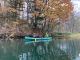 晩秋には紅葉カヌーイングもできます。水辺は鏡のようにかがやきます。