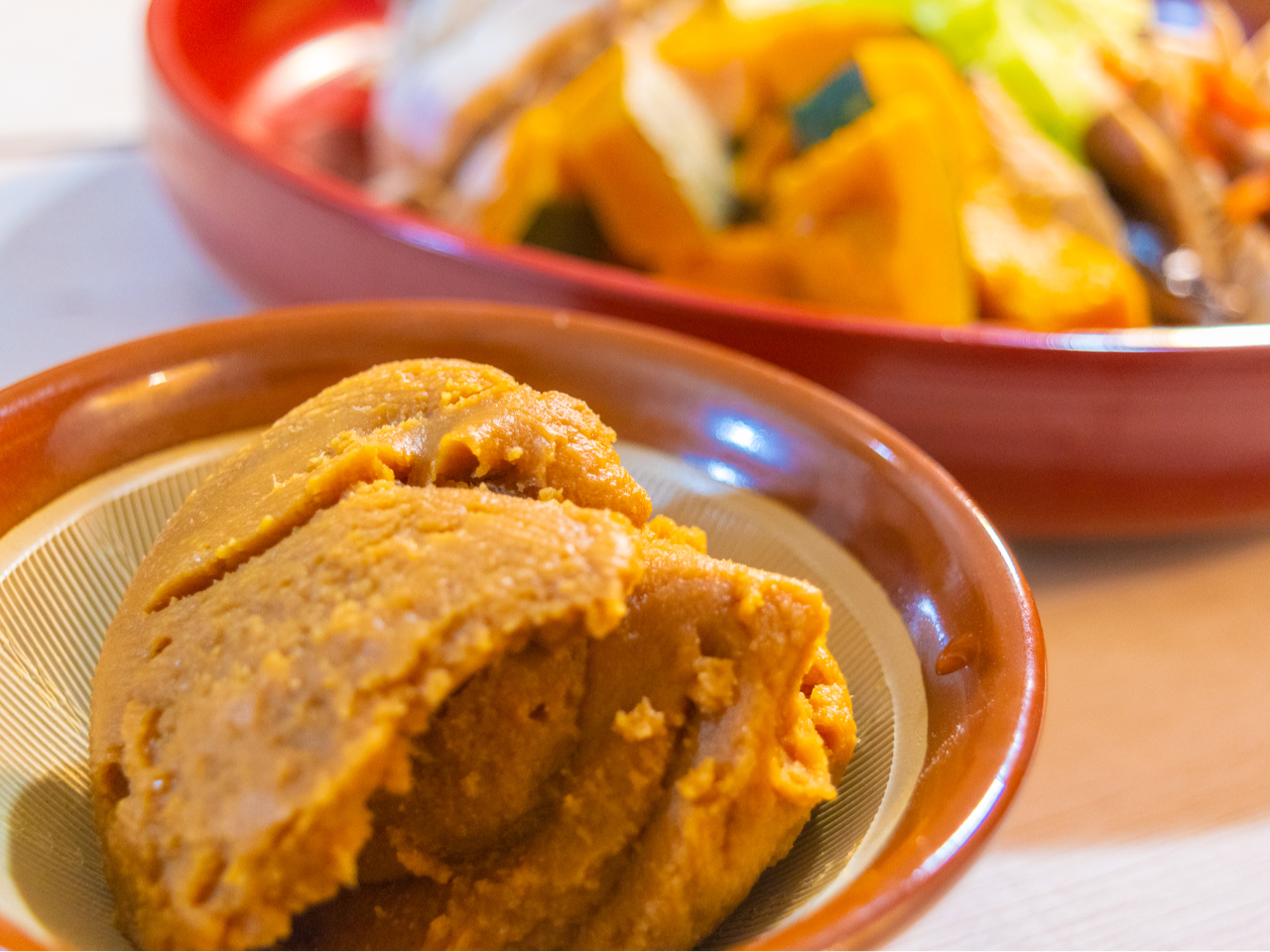 قƂ̌Ɏgpނ͎lG܁X̂؂gp܂BX͒nX^btIđI񂾐̂Ȃ̖XgpĂ܂B