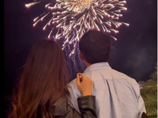 土曜日20時の花火をカウンター席で