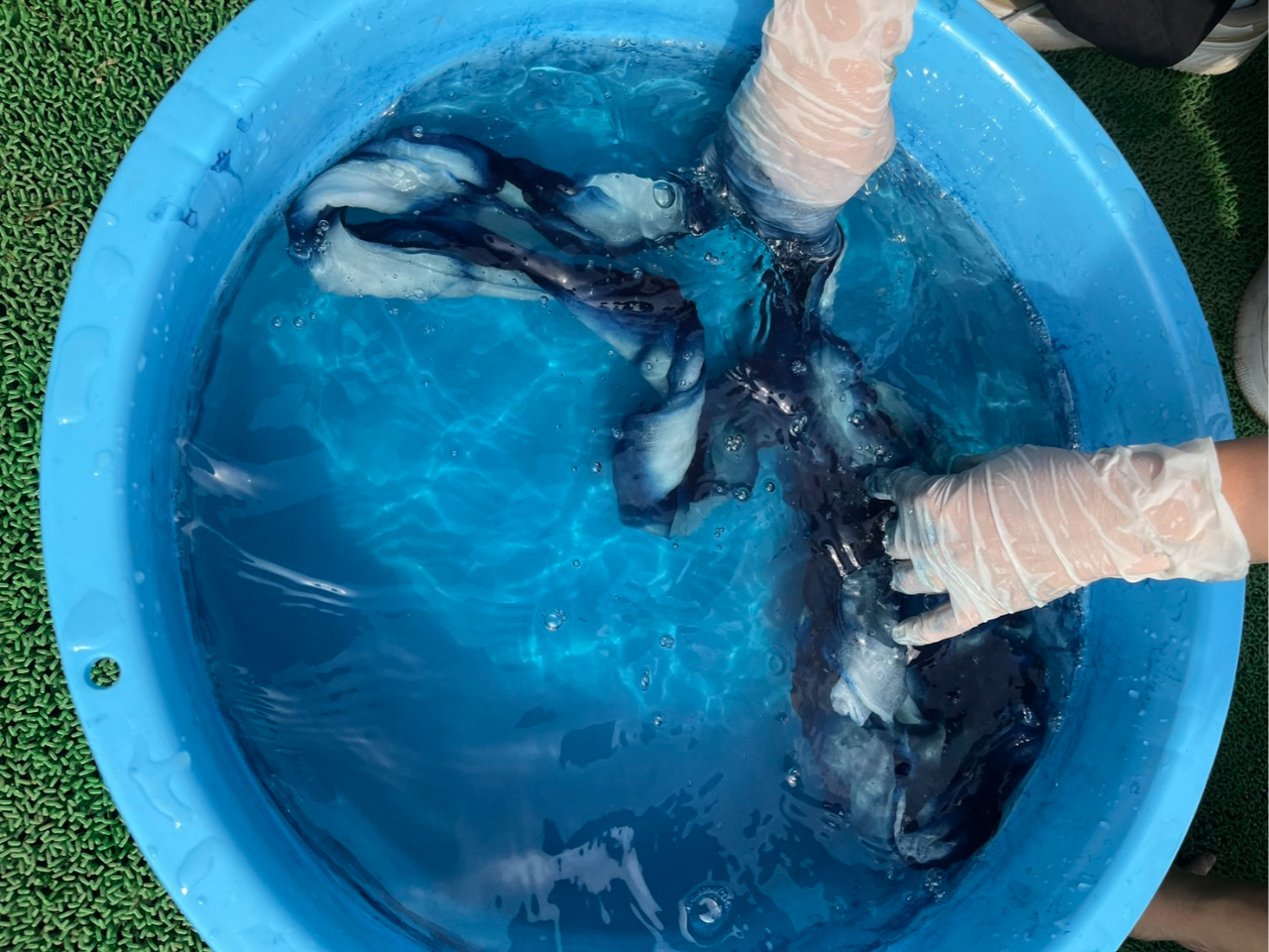 藍染体験】大人の癒し時間・伝統工芸藍染め体験｜絞りや板締めで