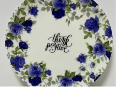 貼り付けた後に焼成作業を行い完成♪当日お持ち帰りはできず、後日再度お越しいただくか、着払いの郵送でのお届けとなります。