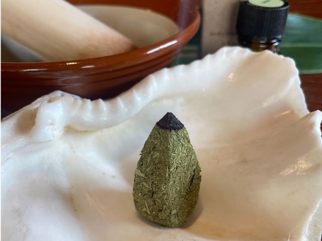 月桃を使ったお香づくり体験ができるのは全国でここだけ!香りと雰囲気を味わいましょう★