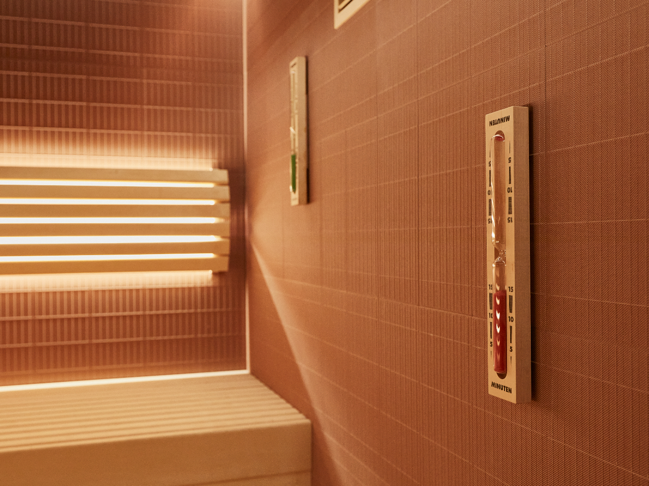 サウナ室には砂時計 ご自身のペースでサウナをお楽しみいただけます