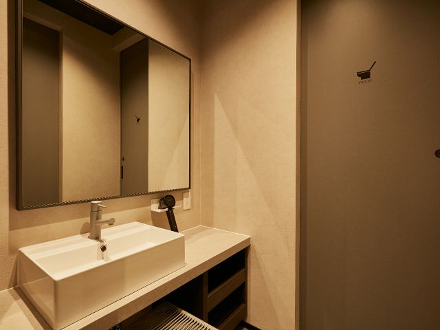 ドレッシングルーム、トイレも完備 ご利用時間後のサービスタイム30分で身支度が可能