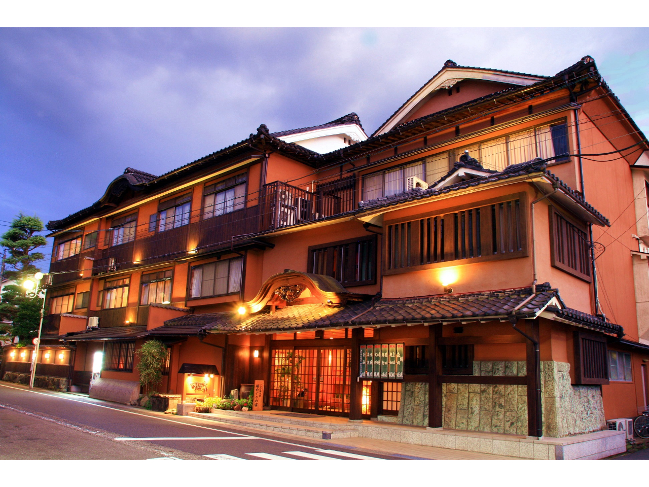 `Q`̏h`]ˎ̌aNi1615NjɑnƂق́A{ق̓`pĂ܂܂B