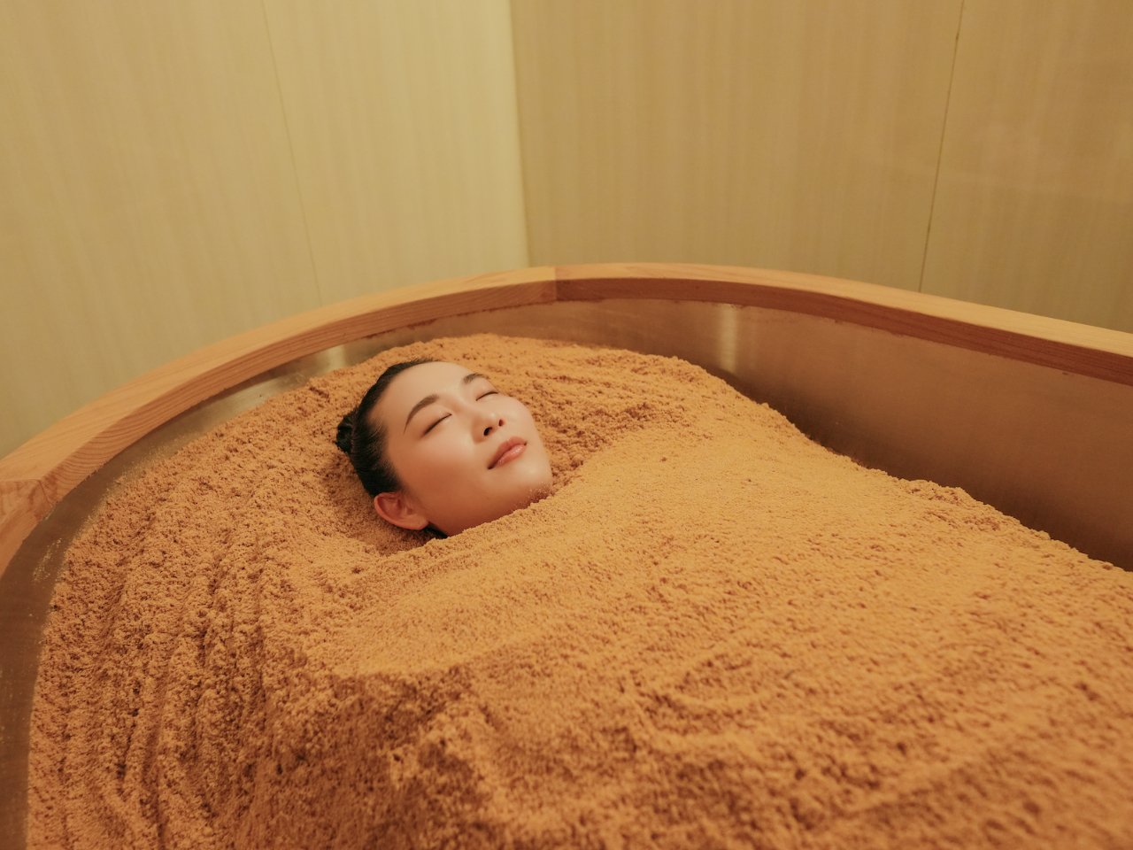 15分で内臓まで温め深部体温＋2℃。デトックス、免疫機能向上、睡眠質向上、冷え改善、肩こり腰痛、美肌、代謝アップダイエットなど多くの効果が期待できます♪