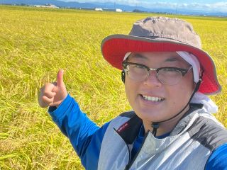 青空の下で田んぼを解説!笑顔あふれる田んぼガイドで楽しく学ぼう♪