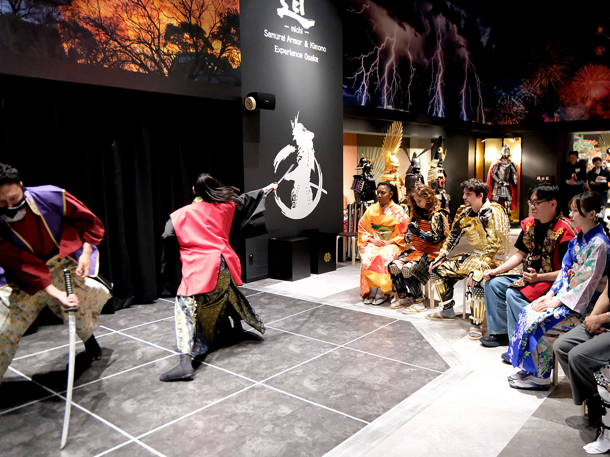 h}`bNȎEwV[ڂ̑Oł܂B