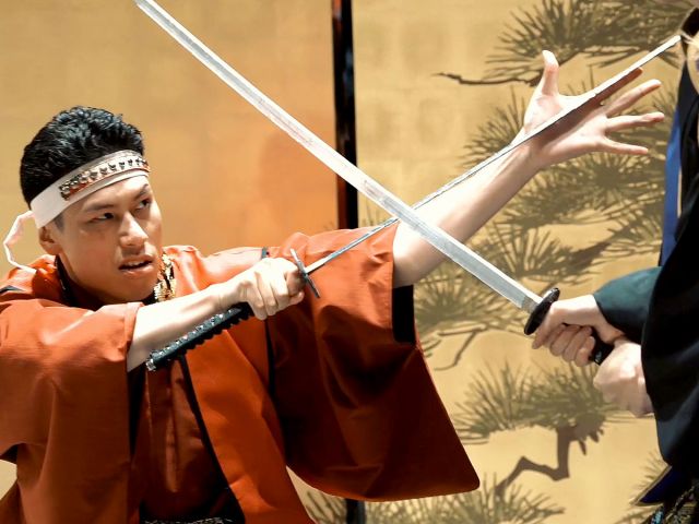 迫力ある殺陣のパフォーマンスの観覧